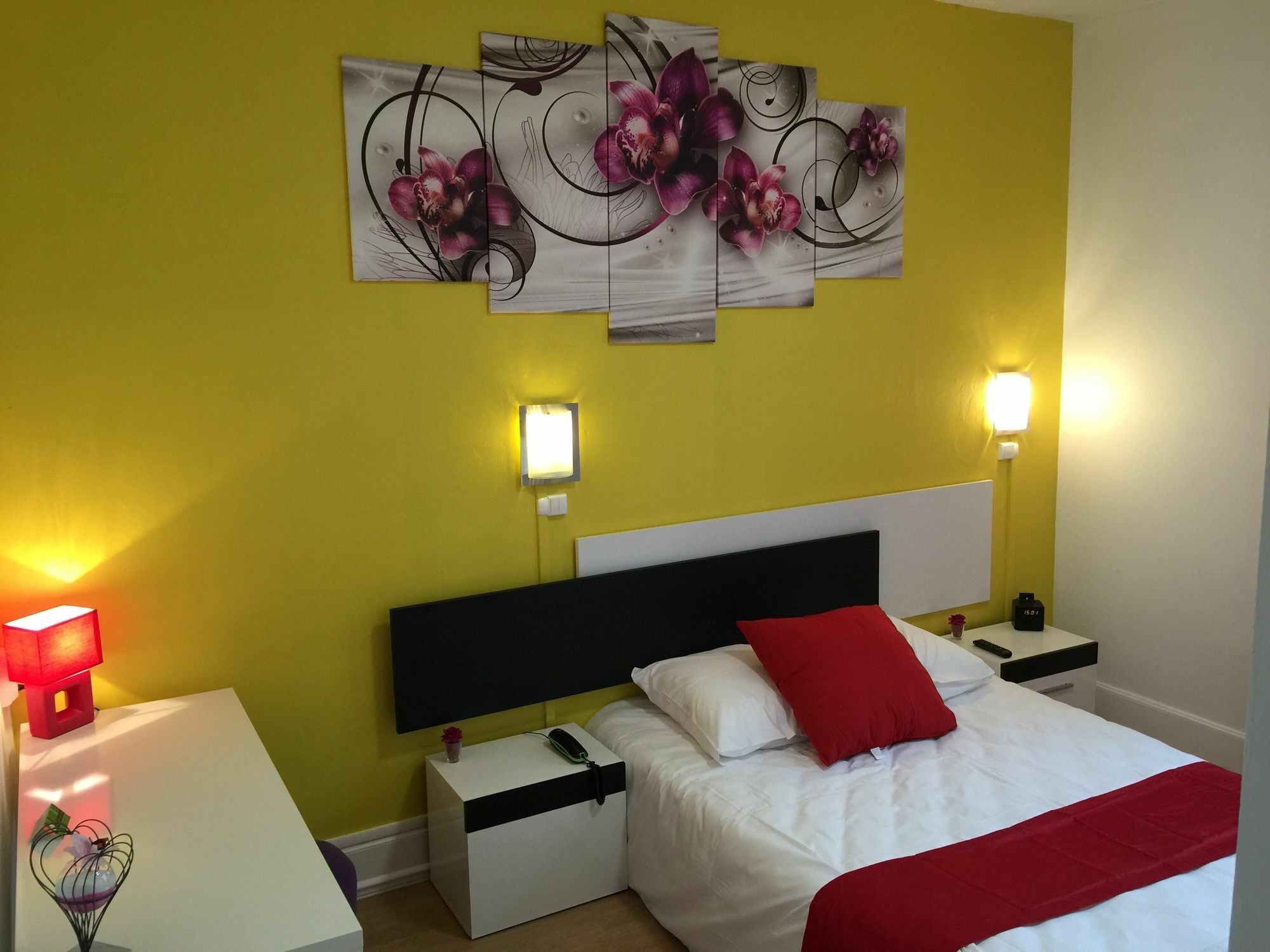 Logis Hotel Du Cirque Troyes Centre Historique エクステリア 写真